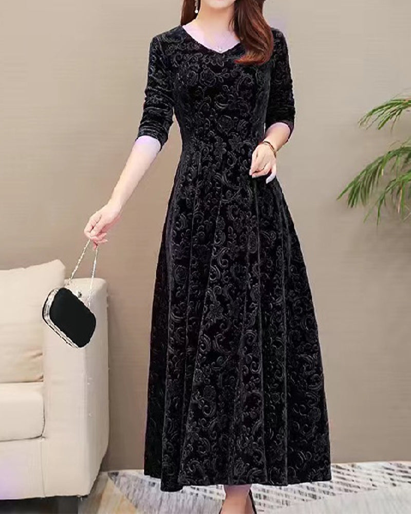 Elegantes Samtkleid mit langen Ärmeln